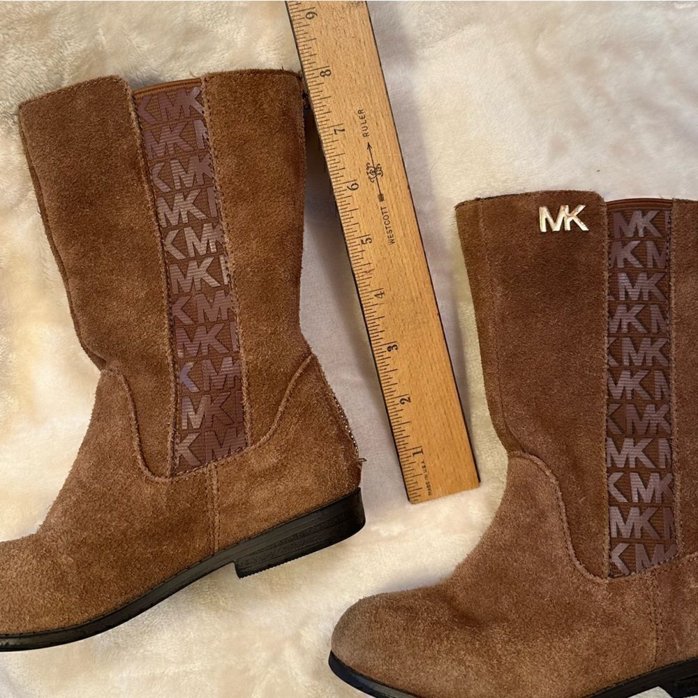 ☘️ Michael Kors boots for girls in brown leather. Really cute on. Girls sz 10. - Picture 3 of 6